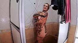 por trás das câmeras com loira luxx, getting her wet pussy and asshole fucked in group lingerie