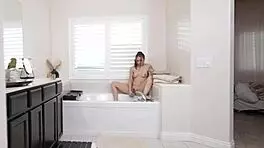 大胆继妹用假屌玩具猛学口交禁忌POV