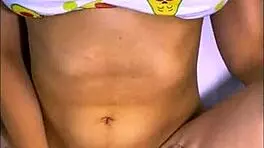 la madrastra sexy y provocativa sorprendi� a su hijastrastrastro con un conjunto de lencer�a en la habitaci�n de invitados