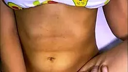 la madrastra sexy y provocativa sorprendi� a su hijastrastrastro con un conjunto de lencer�a en la habitaci�n de invitados