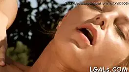 美女们享受激烈69姿势一起玩耍