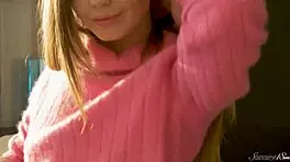 hey, wanna see hanka's wet cunt by the window right now?