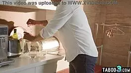 变态医生满足肛瘾熟女患者莎琳娜迪文的需要