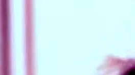 男人与妻子年轻女孩互动