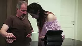 Vera seduces senior Steve 😏