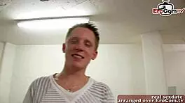 Britische dünne kleine titten teen 18+ liebt einen schwanz in ihrer pussy. cute riding german european bitch slut.