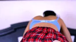 La Novia Guía Al Novio Con Suavidad Pero Determinación Dejando En Claro Que Esa Noche Ella Será La Encargada De Llevarlos A Nuevas Alturas De Placer