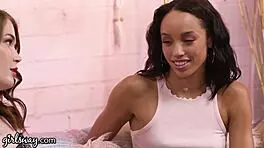 Hot Babe Alexis Tae In Threesome With Girlfriend And Ex