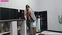 recebe amigo lingerie agarra trepa cozinha