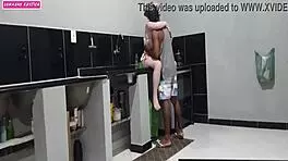 recebe amigo lingerie agarra trepa cozinha