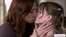 你真的要在我的面前脱衣吗，妈妈？