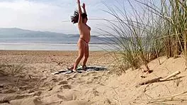 i filmed a curvy milf changing clothes and exercising naked on the beach