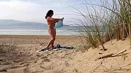i filmed a curvy milf changing clothes and exercising naked on the beach