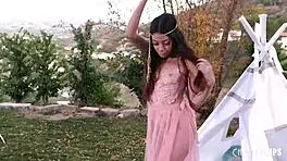 可爱xxlayna玛丽用震动棒挑逗她剃光娇小18+身体