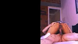 la madrastra de su amiga tiene curvas impresionantes?