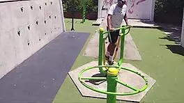 mi vecino amable me seduce para follar en casa