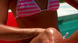 苗条继女Dani Blu挑逗继爸让他大鸡巴滑进去😏