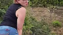 Petite amateur gives blowjob exhibition in nature during trip to Cyprus