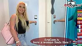 妈呀，这火辣英国18+小奶妹专业骑巨屌！😍