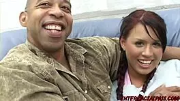 大学女生Eva为了解剖课学习潜入大黑鸡巴。