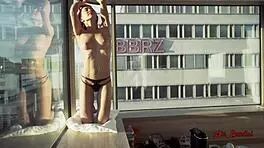 Why does this amateur couple's passionate sex end with a cumshot on the window?