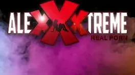 Orgia swinger en el apartamento features a big tits babe sucking and fucking a huge cock hardcore.