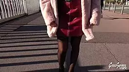 Lylou adore quand on lui défonce sa petite 18+ chatte