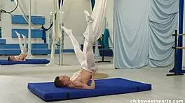 Ballerinas stretch tight at ClubSweethearts session