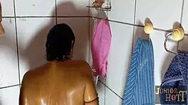 Junior Hott Entra No Banheiro E L� Estar A Safada Da Sua Madrasta Danny Hot E A Safada Ta�a A Buceta Na Minha Cara