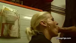 Amateur couple has wet sex at home