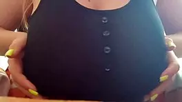 哎呀忍不住了...兴奋学生妹在luxuryorgasm上秀大奶！