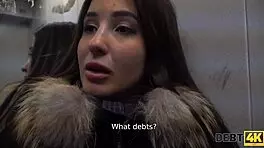 Girl Uses Hot Body And Skilled Mouth To Avoid Arrest