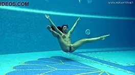 Hot European MILF Sazan Dives Into Underwater Erotics With Big Ass