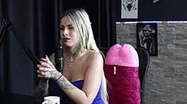 Nympho craves intense group action