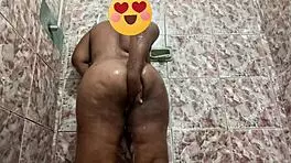 Sext Girl Shaking Big Ass in Bath