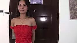 Philippines university student works hard to pay loans