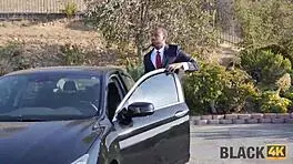 可爱妹子计划自慰却得到激烈跨种族行动