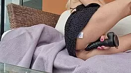 Hot teen masturbates her shaved pussy in doggystyle position 😘