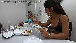 Entre Um Video E Outro A Gente Para Para Comer Sem Parar A Putaria - Izabela Pimenta