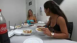 Entre Um Video E Outro A Gente Para Para Comer Sem Parar A Putaria - Izabela Pimenta