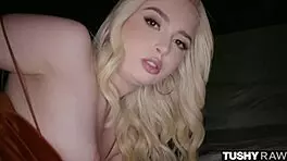 Tushyraw娇小成年可爱女孩Lexi用紧屁股接大鸡巴！