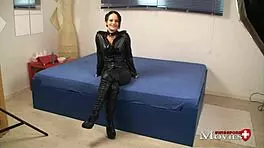 Young model Stella Lou, 22y, shares spicy details in interview SPM Stella22IV01