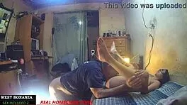 20岁委内瑞拉拉丁美女，紧致小穴第一次上阵