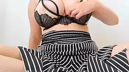 I show my big naturals tits in sexy bra on camra, havin luxry orgasm