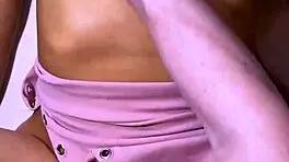 la hijastra con su aura tierna y misteriosa era como un im�n que lo atra�a hacia el apartamento en busca de experiencias inolvidables y llenas de complicidad