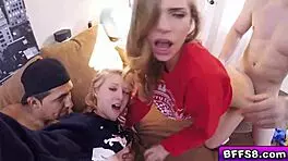 调皮18岁妹拆礼物箱发现惊喜大屌