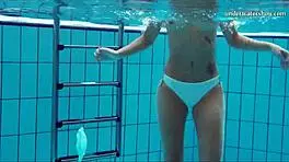 hot tits and shaved pussy in pool 😍