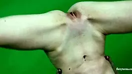 年轻棕发体操运动员Anna Mostik大张双腿