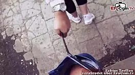 德国金发少女18+ 大奶在公共酒吧操干