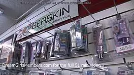 Cute Nerdy Teen 18+ Masturbates Outdoors in Tampa